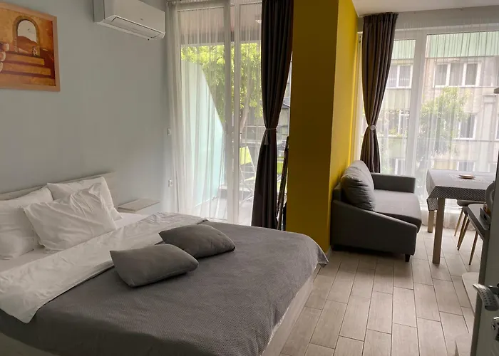 Siyana Varna-free Parking