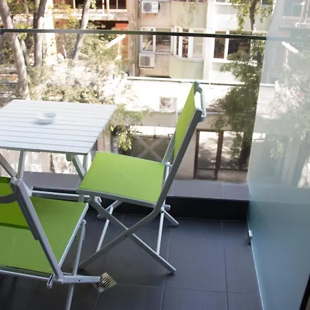 Siyana Varna-free Parking