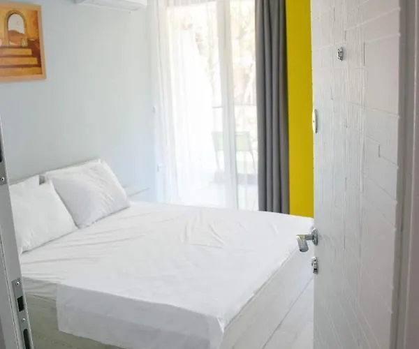 Siyana Varna-free Parking *