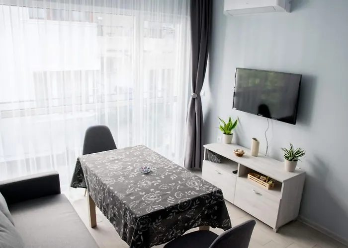 Siyana Varna-free Parking