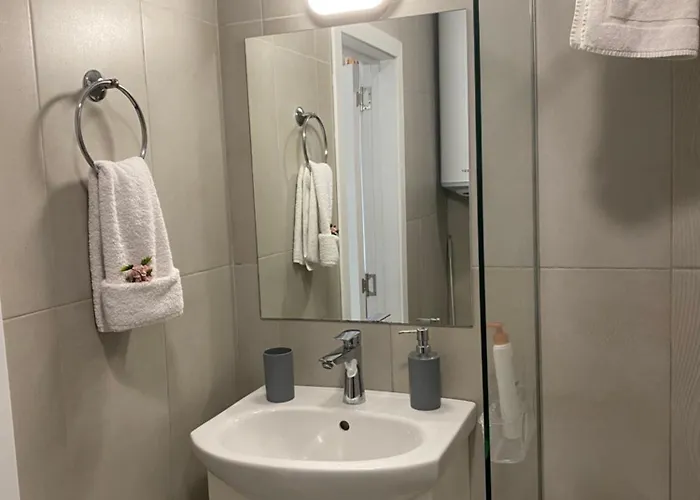 Siyana Varna-free Parking